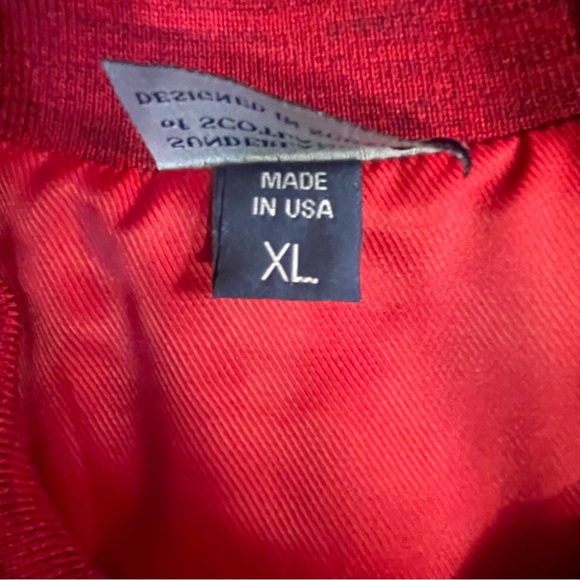 Vibrant Red Men's Vest with Zip Closure - Picture 5 of 8